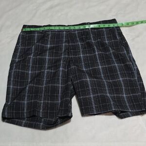 SHARK GREG NORMAN Black Plaid Shorts.‎ SIZE 38.